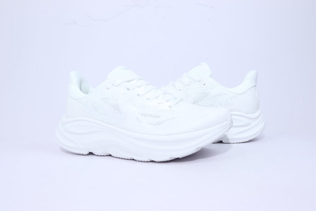 Clifton 10 - HK Unisex Sneakers - White - Essencials